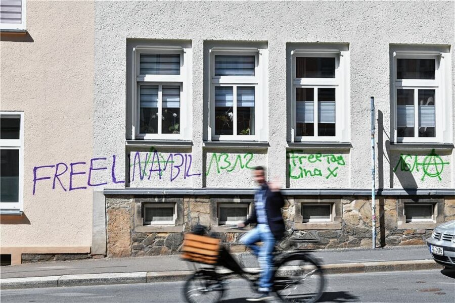 Graffiti-Negativrekord in Freiberg, aber wenig Nachfrage nach Hilfsfonds: So können Betroffene Geld beantragen - Wandschmierereien an der Freiberger Oststraße.