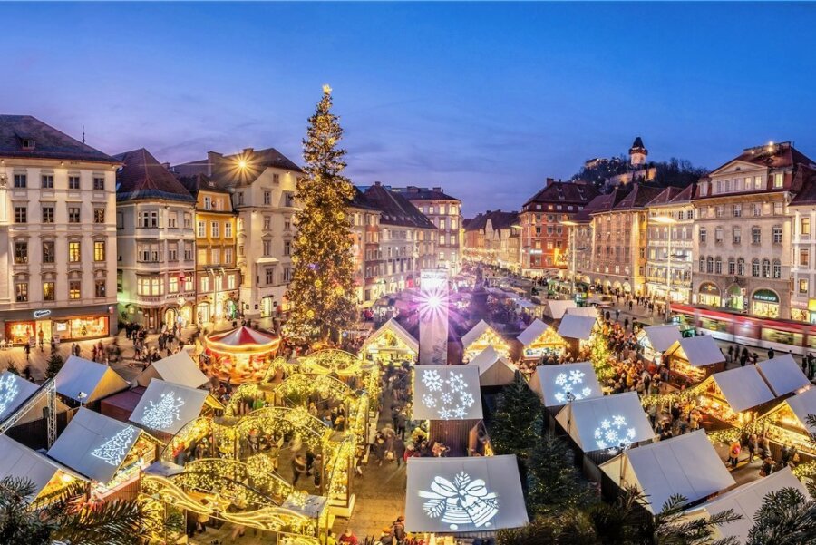 Grazer Lichterglanz - Prächtig: Auf dem Hauptplatz vor dem Rathaus lockt der wichtigste Weihnachtsmarkt der Stadt mit Lichterglanz und vielen Spezialitäten. 