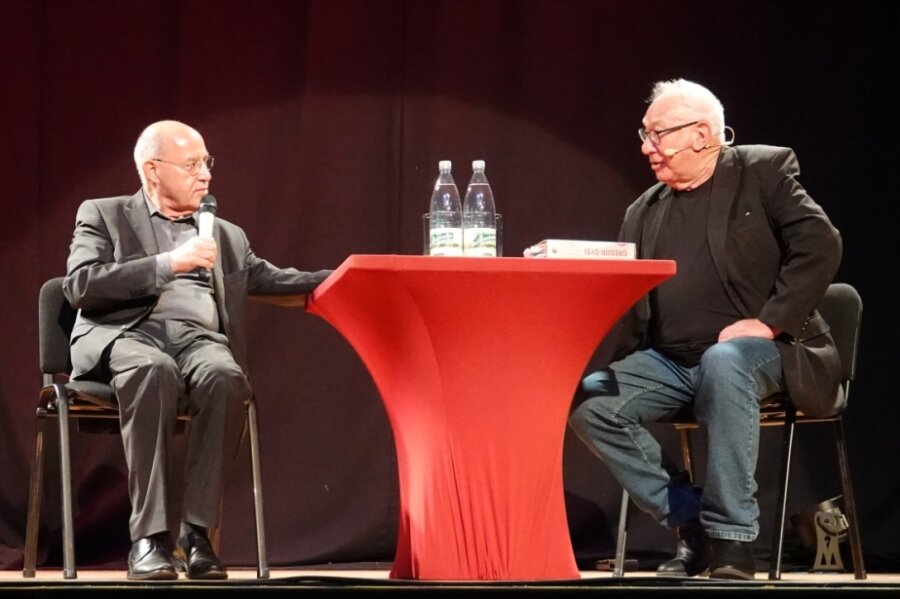 Gregor Gysi und die DDR - Gregor Gysi (links) am Mittwochabend im Gespräch mit Moderator Jürgen Rummel. 