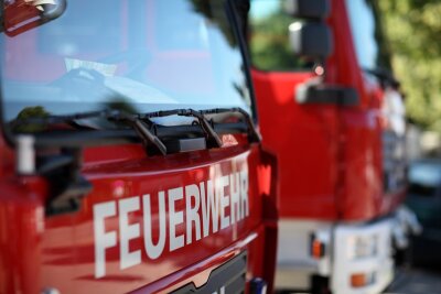Greifendorf: Laster geht auf B 169 in Flammen auf - 