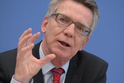 Grenzkontrollen bleiben vorerst bestehen - undesinnenminister Thomas de Maizière (CDU)