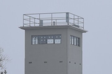 Grenzturm: Schäden im Inneren größer als gedacht - Der ehemalige Grenzturm in Heinersgrün. 