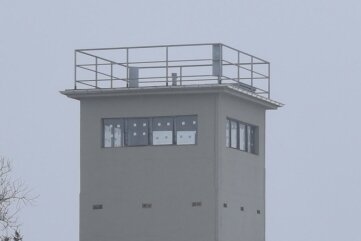 Grenzturm: Schäden im Inneren größer als gedacht - Der ehemalige Grenzturm in Heinersgrün. 