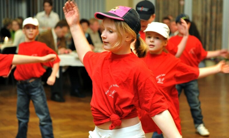 Große Sause für das Ehrenamt - 
              <p class="artikelinhalt">"Dance 4 Kids" - die Nachwuchstänzer des Tanzsportvereins Brand-Erbisdorf - sorgten beim Ball der Vereine mit ihrem Auftritt für Stimmung. </p>
            