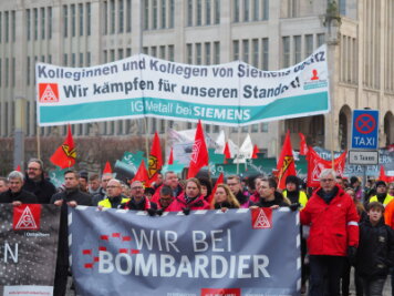 Größte Demo seit der Wende für Arbeit in Görlitz - Zu den Demonstrationszügen reihten sich auch mehr als tausend Schülern ein, die zum Teil schulfrei erhalten hatten.