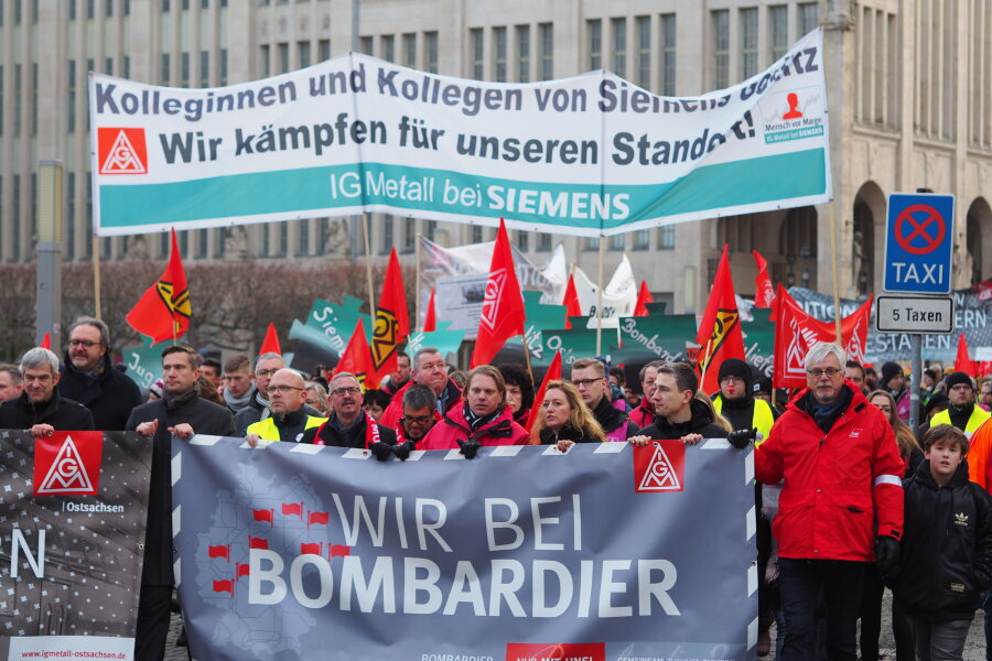 Größte Demo seit der Wende für Arbeit in Görlitz - Zu den Demonstrationszügen reihten sich auch mehr als tausend Schülern ein, die zum Teil schulfrei erhalten hatten.