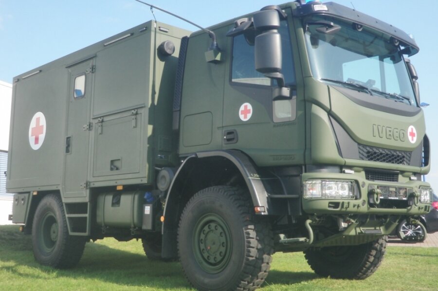 Prototyp des Verwundetentransportfahrzeuges für die Bundeswehr: Fahrwerk und Fahrerhaus kommen von der Iveco Magirus AG, den Kofferaufbau liefert Binz. Gefertigt werden soll er in Plauen. 