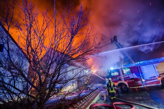 Großbrand auf Dreiseitenhof in Hilbersdorf