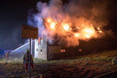 Großbrand: Einstiger Gasthof in Mittelsaida geht in Flammen auf - 