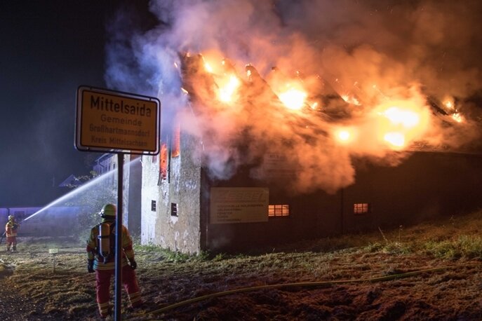 Großbrand: Einstiger Gasthof in Mittelsaida geht in Flammen auf - 