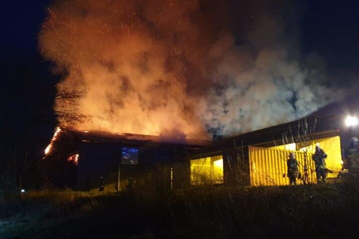 Großbrand in Milchviehanlage in Heidersdorf - 