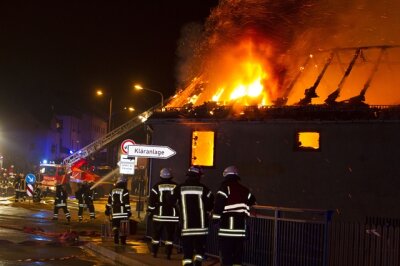 Großbrand in Plauen nährt Verdacht auf Brandstifter - 