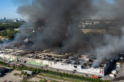 Großbrand in Warschau zerstört Einkaufszentrum - Das Einkaufszentrum in Polens Hauptstadt ist nahezu komplett niedergebrannt.