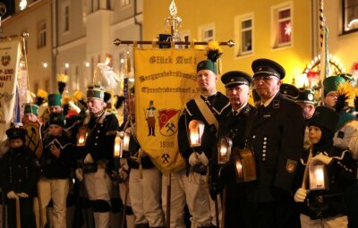 Große Bergparade beschließt Schwarzenberger Weihnachtsmarkt - 