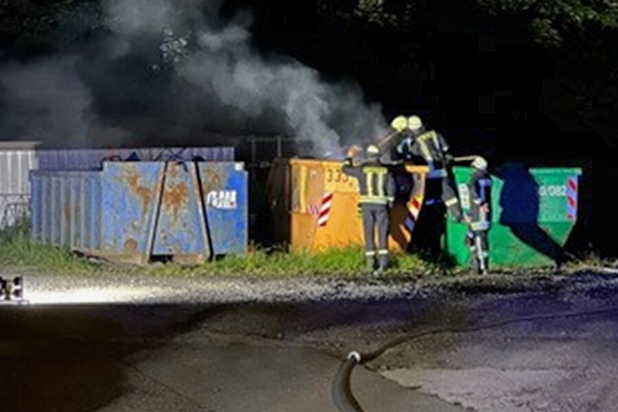 Kurz nach Mitternacht geriet am Montag  ein auf einem Campingplatz Gunzenberg abgestellter Müllcontainer in Brand. Ursache war laut Polizei ein darin entsorgter Einweggrill, dessen Glut nicht ordnungsgemäß gelöscht wurde. Am Container entstand ein Sachschaden in Höhe von rund 150 Euro.