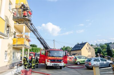 Großeinsatz der Feuerwehr nach Herd-Brand in Langenau - 