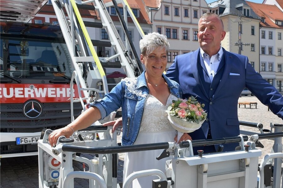 Großeinsatz der Feuerwehr: Überraschung für Hochzeitspaar aus Kleinwaltersdorf in Freiberg - 