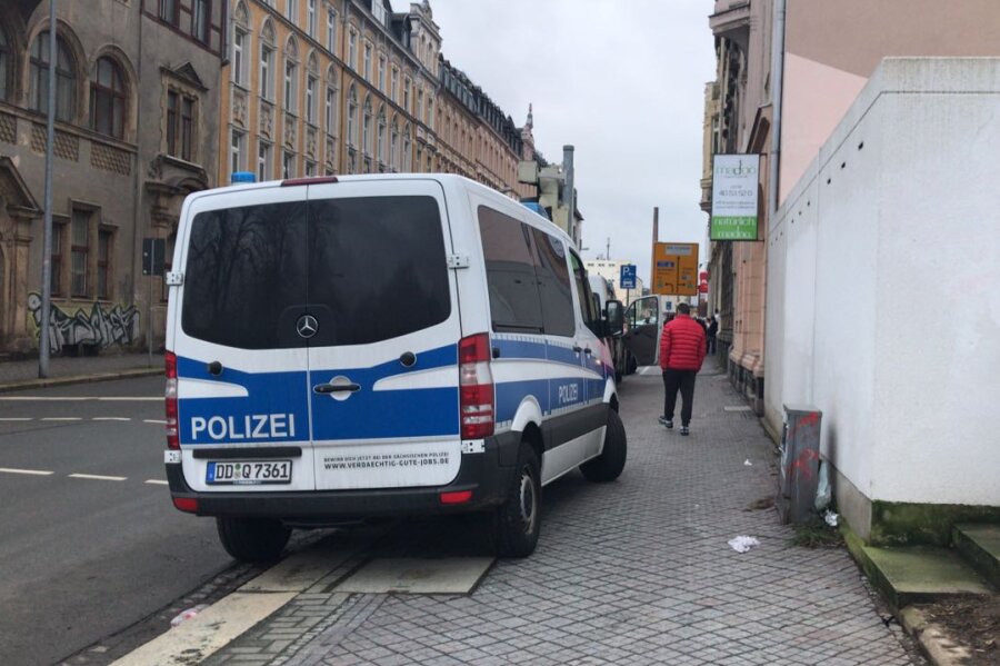 Großeinsatz der Polizei an Plauener Dürerstraße - 