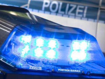 Großeinsatz in Limbach-Oberfrohna: Bewaffneter 40-Jähriger in Stadt unterwegs - 