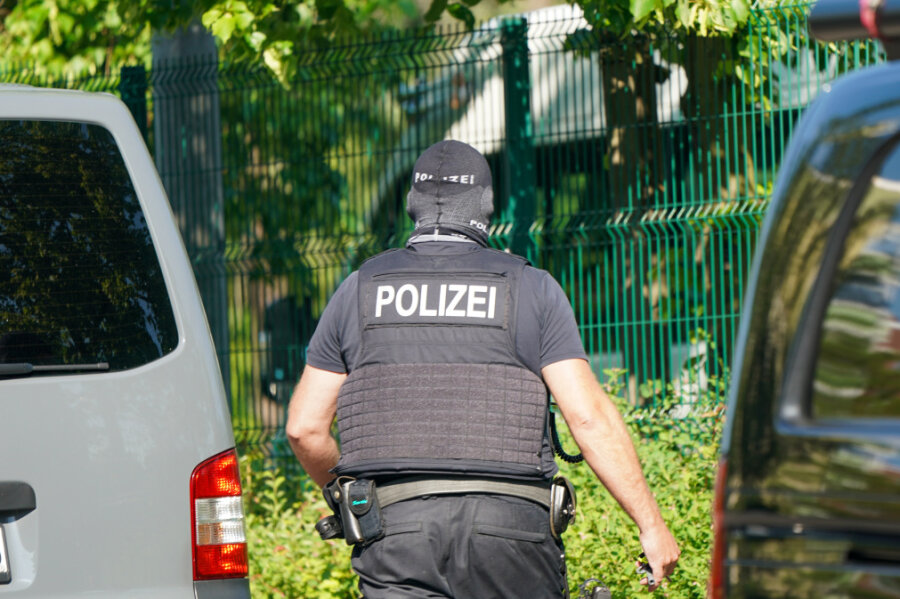 Großeinsatz in Zwickau: Mehrere Kilo Drogen beschlagnahmt - vier Tatverdächtige festgenommen - 
