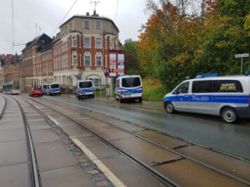 Großeinsatz: Razzia in Plauen - An der Oelsnitzer Straße/ B 92 in Plauen lief am Mittwoch eine Polizeirazzia.