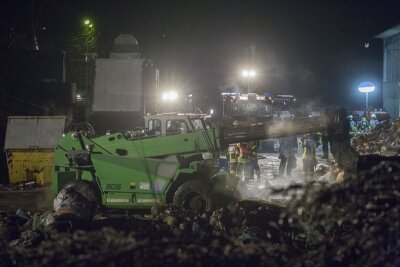 Großrückerswalde: Feuer in Abfallunternehmen - 