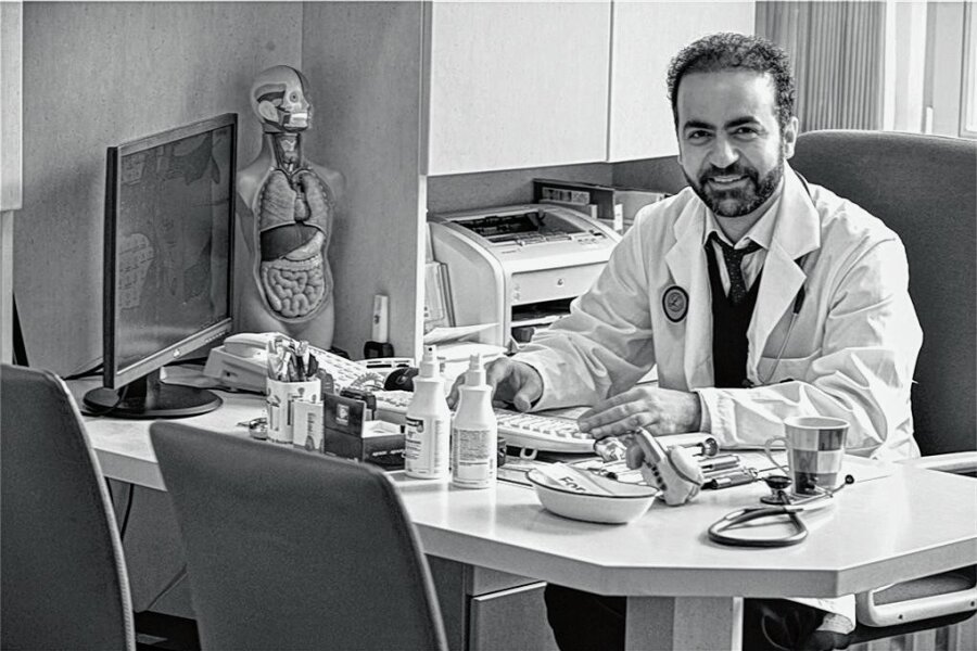 Großschirma: Hausarzt Dr. Ahmed Abas ist tot - Ahmed Abas ist tot. Das Foto entstand im Juni 2016 in seiner Arztpraxis in Großschirma. 