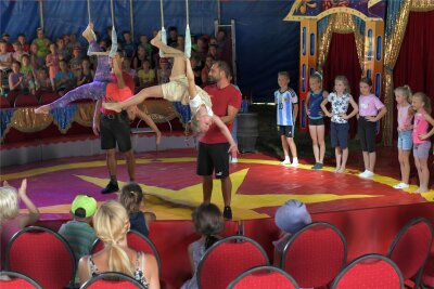 Großschirma: Manege frei für Kinder - Im Sportpark Großschirma läuft das Zirkusprojekt des Projektzirkus Hein mit Schülern der örtlichen Grundschule.