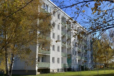 Großschirma: Mehrfamilienhäuser bekommen neue Balkone - An zwei Wohnblöcken an der Langhennersdorfer Straße in Großschirma sollen im nächsten Jahr die Balkone instand gesetzt werden. 