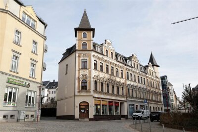 Gründerzeitbau in Hohenstein-Ernstthal wird versteigert - Das stadtbildprägende Haus am Dr.-Wilhelm-Külz-Platz 1 soll am 22. März versteigert werden.