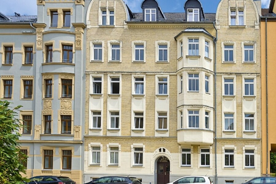 Gründerzeithäuser in Chemnitz werden versteigert: Diese fünf Immobilien stehen zum Verkauf - An der Tschaikowskistraße steht dieses denkmalgeschützte Haus. Beim Auktionstermin wird es zum Mindestgebot von 595.000 Euro aufgerufen. 