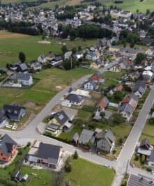 Grüne: Kein Bauen auf der grünen Wiese - An Wohngebieten wie in Crottendorf - das bereits seit 2013 existiert - kritisieren die Grünen die Flächenversiegelung. Auch die Ortskerne würden leiden.