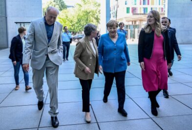 Grüne verabschieden Trittin: "Mit allen Wassern gewaschen" - Die ehemalige Bundeskanzlerin Angela Merkel kommt zur Abschiedsfeier für den Bundestagsabgeordneten Jürgen Trittin.