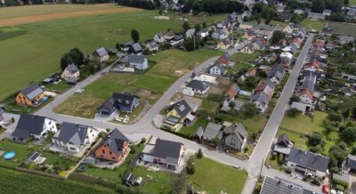 Grüne wollen Bauen auf der grünen Wiese überflüssig machen - An Wohngebieten wie in Crottendorf - das bereits seit 2013 existiert - kritisieren die Grünen die Flächenversiegelung. Auch die Ortskerne würden leiden.