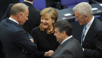 Grünen-Fraktionschefs: Merkel kommt zu Trittins Abschied - Merkel und Trittin (l) kennen sich aus vielen Jahren parlamentarischer Arbeit.