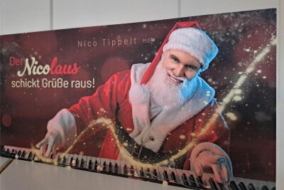 Grüße vom „Nico-Laus“: Glauchauer Bundestagsabgeordneter verschickt eigenwillige Weihnachtskarte - Kaum wiederzuerkennen: Der FDP-Angeordnete Nico Tippelt auf seiner diesjährigen Weihnachtsgrußkarte.