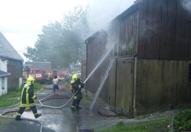 Mehrere Rettungskräfte mussten am Montag zur Brandbekämpfung ausrücken.