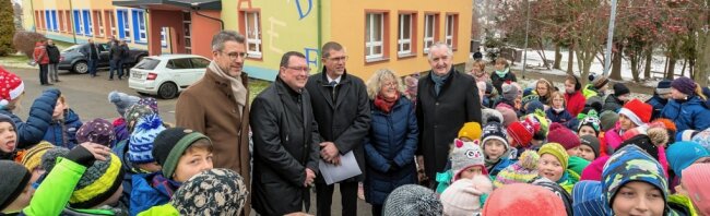 Grundschulanbau in Mildenau: Minister sichert 500.000 Euro Förderung zu - 