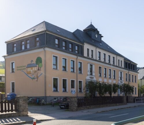 Grundschule in Königswalde zählt zu großen Projekten - Die Grundschule in Königswalde: Rund 350.000 Euro will die Gemeinde dort investieren - vor allem in brandschutztechnische Belange. 