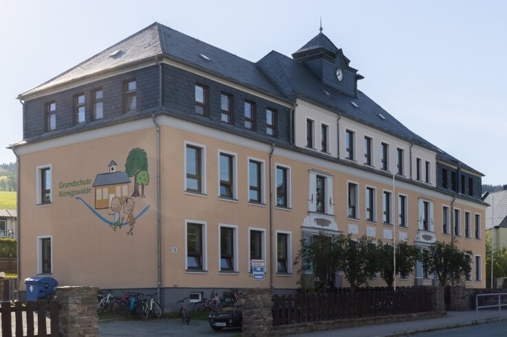 Die Grundschule in Königswalde: Rund 350.000 Euro will die Gemeinde dort investieren - vor allem in brandschutztechnische Belange. 