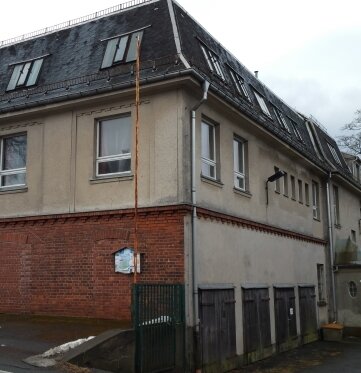 Gruppenposten fällt ab Mai - Die Tage des Gruppenpostens Ebmath sind gezählt. Im Mai soll der Abriss der früheren Stickerei an der Roßbacher Straße 8 starten. 