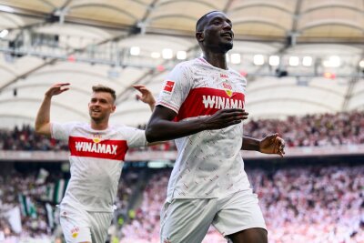 Guirassy will Stuttgart wohl verlassen, Undav will bleiben - Auch dank Serhou Guirassy (r) wurde der VfB Stuttgart überraschend Vizemeister.