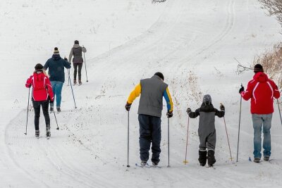 Gute Schneebedingungen locken viele Familien auf die Piste - Die etwa 3,5 Kilometer lange Olbernhauer Rundloipe liegt oberhalb des Skiliftes "Frankwarte". Der Einstieg ist im Bereich Rübenauer Weg/Königsweg möglich.