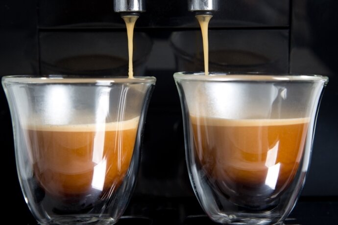 Guter Kaffee - eine Frage der Einstellung - Genuss auf Knopfdruck: Espressomaschinen und Kaffeevollautomaten sind beliebt. 