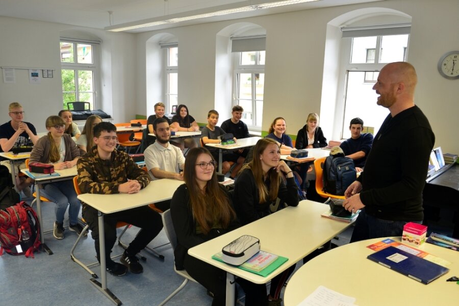 Gymnasien und Oberschulen noch nicht in der Bredouille - Sebastian Löps unterrichtet eine neunte Klasse der Friedrich-Gottlob-Keller-Oberschule Hainichen.
