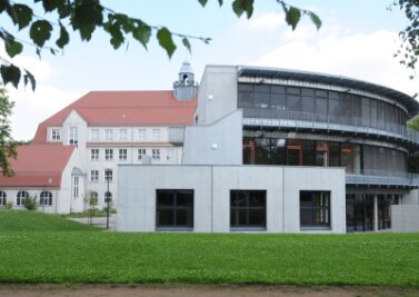 Blick auf das Limbach-Oberfrohnaer Gymnasium