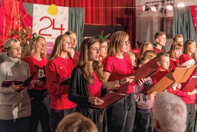 Gymnasium in Penig empfängt zum Weihnachtsprogramm - Gymnasiasten aus Penig begeisterten bereits in Vorjahren mit Gesang und Schauspiel, hier 2018. 
