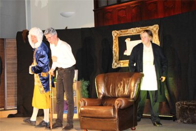 Gymnasium Mittweida begeistert mit Molières „Der Geizige“ - Die Theater-AG hat „Der Geizige" von Molière erfolgreich auf die Bühne gebracht.
