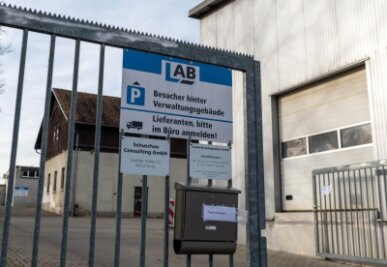 Hackerangriff versetzte Anlagenbauer Leuteritz aus Penig den Todesstoß - Die Peniger Firma LAB Leuteritz gibt es nach der Insolvenz nicht mehr. Die Schilder werden demnächst ausgetauscht. 
