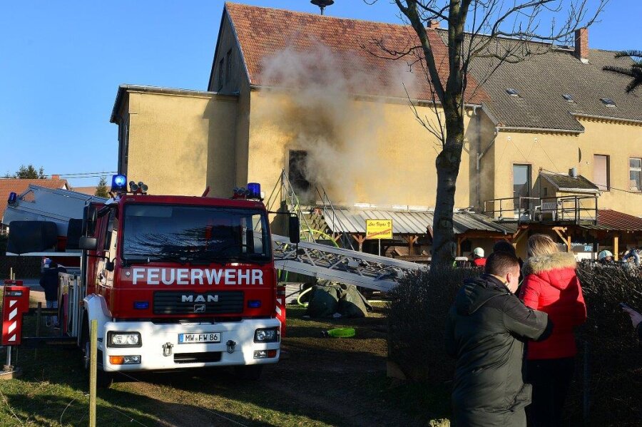 Hainichen: Offenbar Feuer am Jugendclub Berthelsdorf gelegt - Im Domizil des Jugendclubs Berthelsdorf in Hainichen hat es am Freitagnachmittag gebrannt.